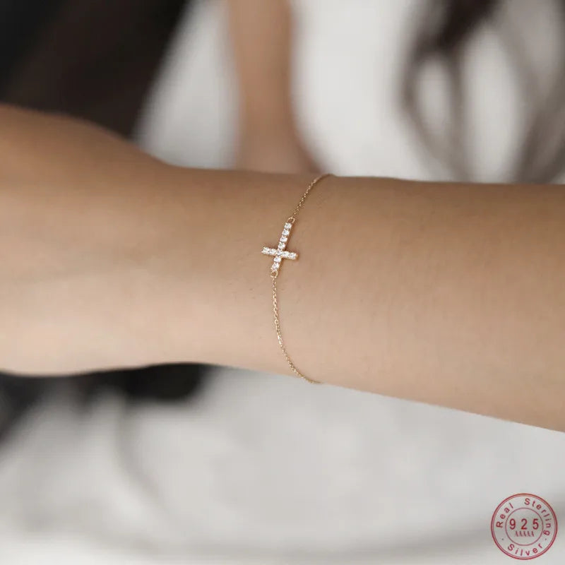 Pulsera fina para mujer de plata de ley 925 con cruz