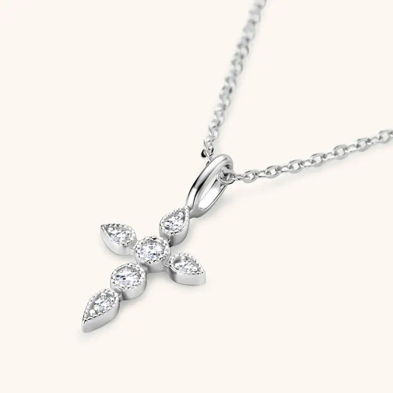 Cruz Celestial — Collar de Plata 925 con Moissanita