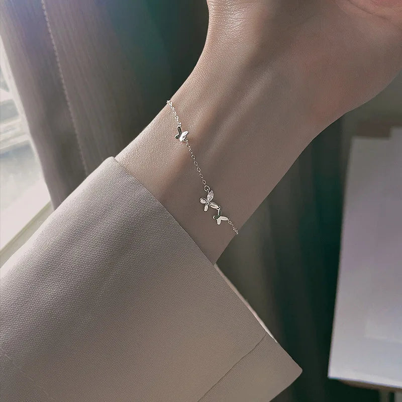 Pulsera delicada de mariposa para mujer