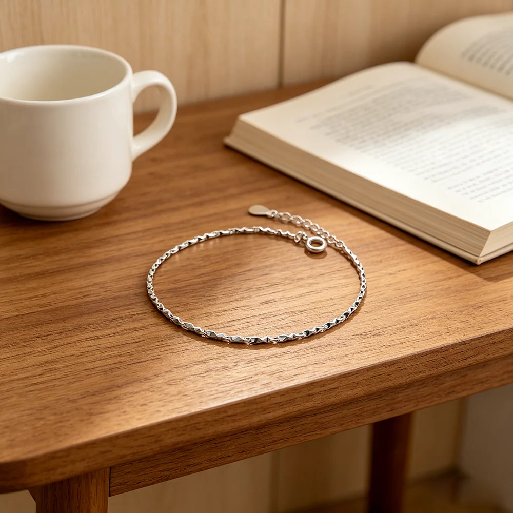 Pulsera de plata 925 de estilo minimalista.