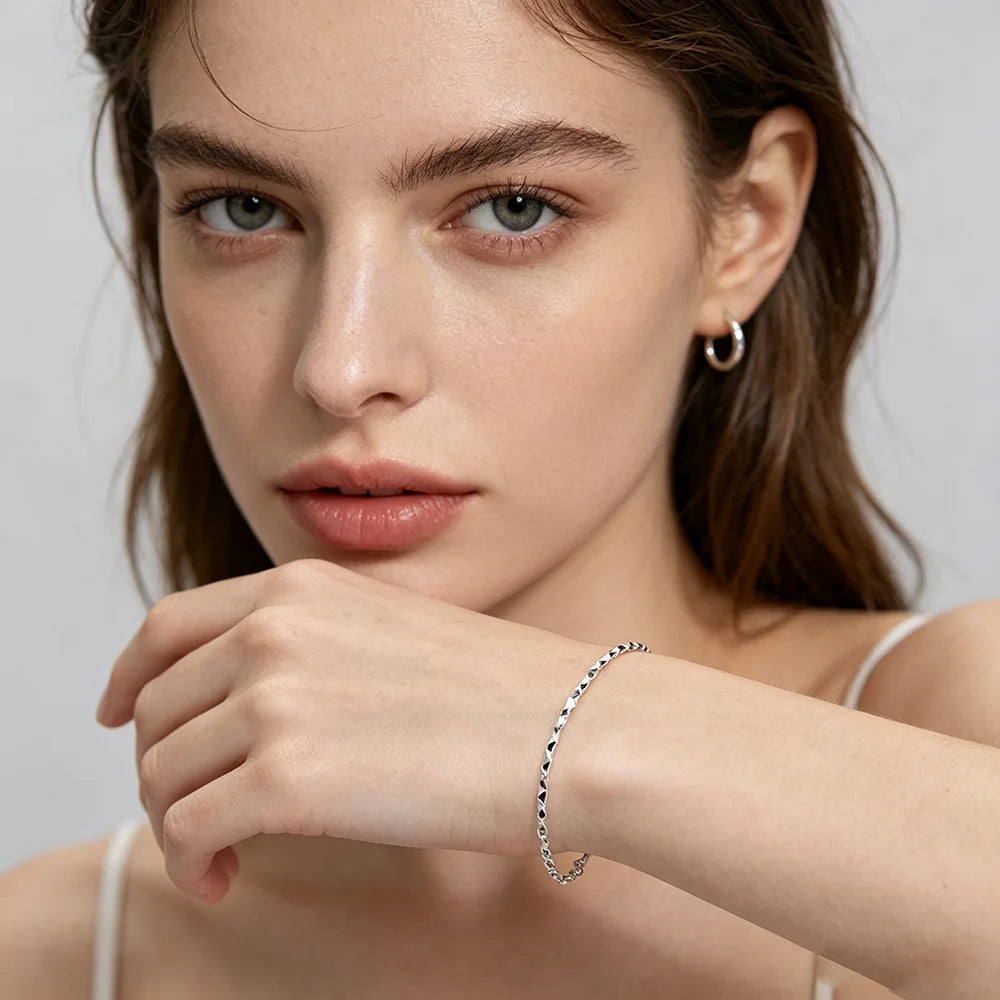 Pulsera de plata 925 de estilo minimalista.